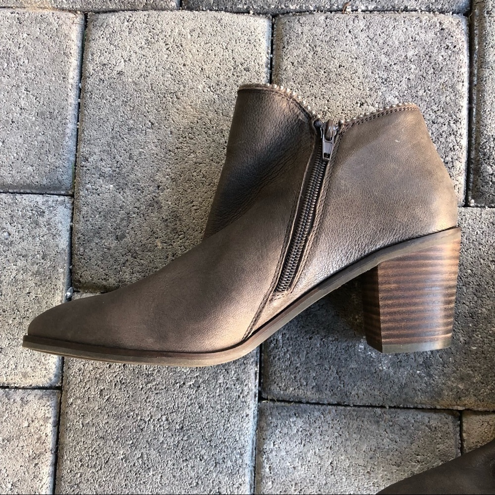 NWT Lucky Brand Pincah2 Studded Block Heel Booties in Gray size 10 - Picture 6 of 16